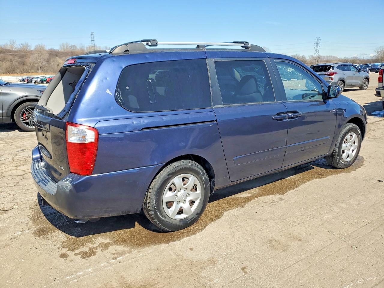 2008 KIA SEDONA LX photo 3