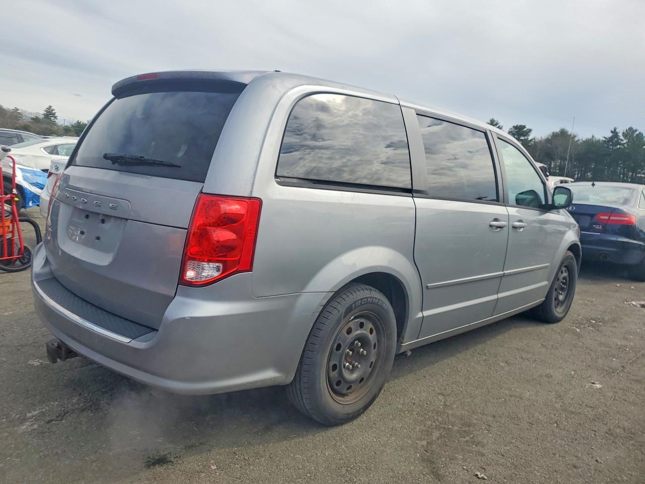 2013 DODGE GRAND CARAVAN SE photo 3