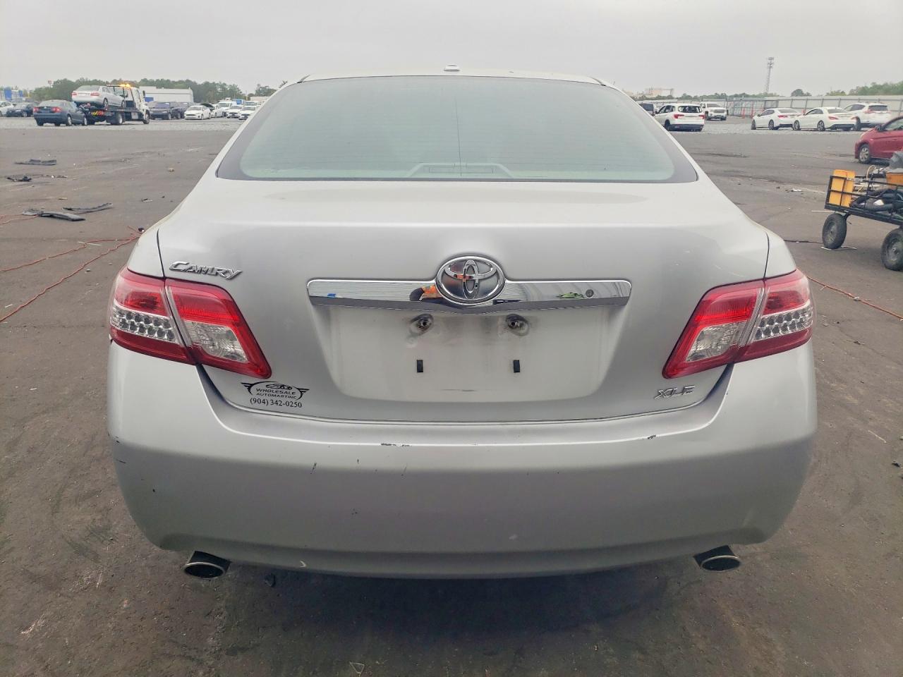 2011 TOYOTA CAMRY XLE V6 photo 16