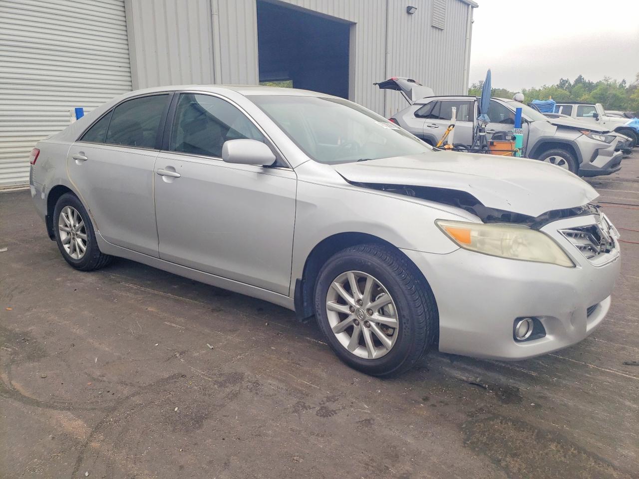 2011 TOYOTA CAMRY XLE V6 photo 10