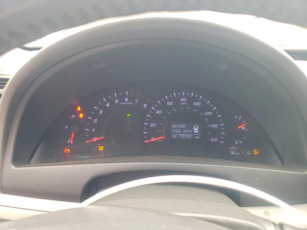 2011 TOYOTA CAMRY XLE V6 photo 25