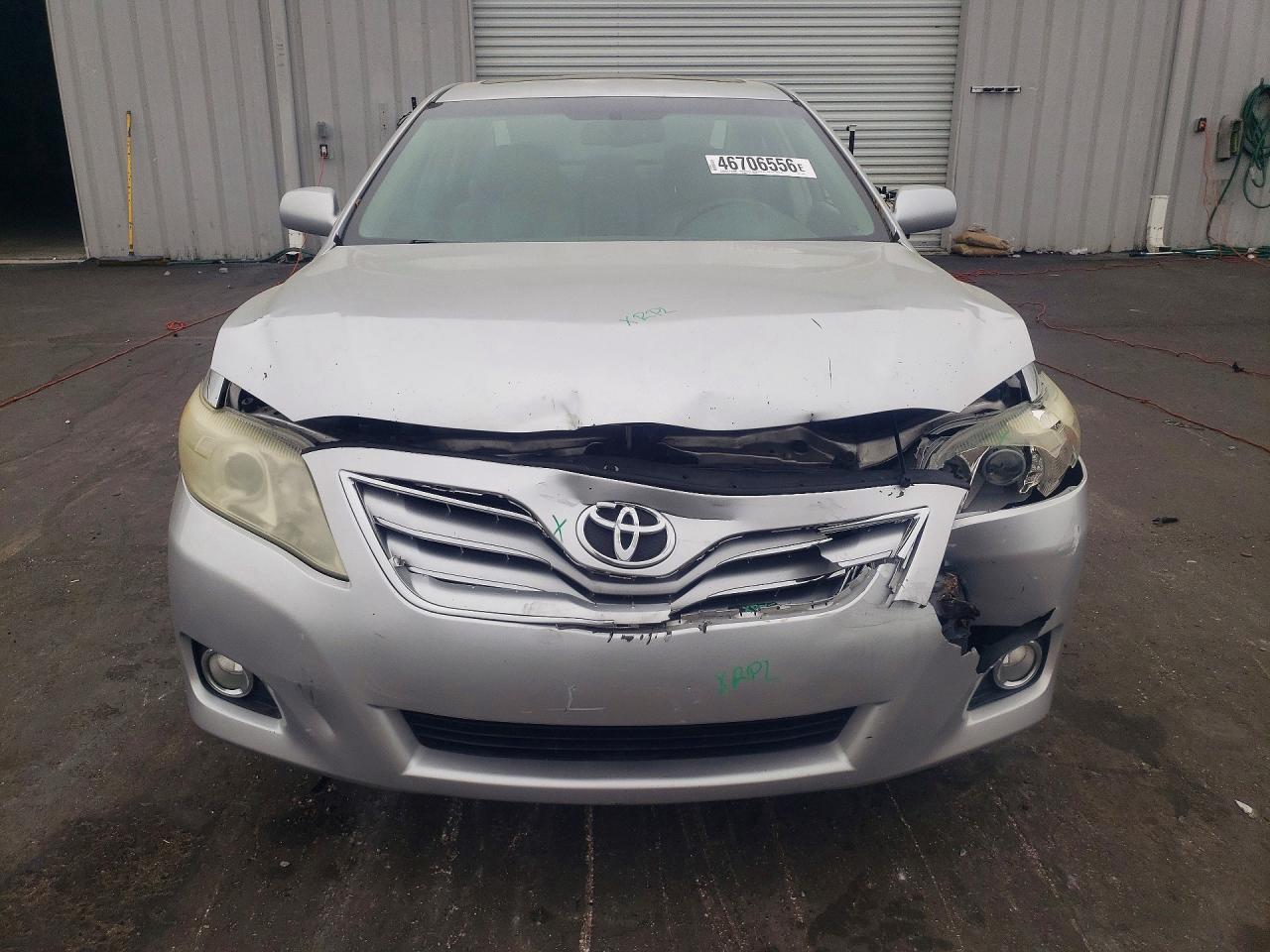 2011 TOYOTA CAMRY XLE V6 photo 13