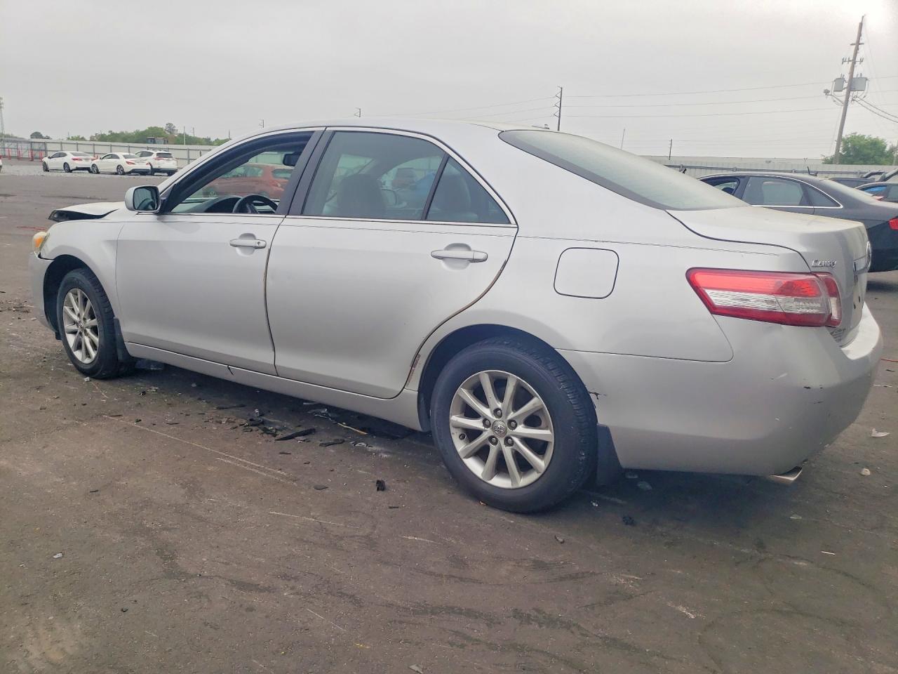 2011 TOYOTA CAMRY XLE V6 photo 4