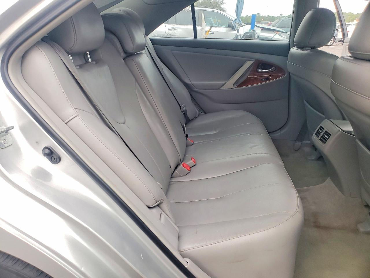 2011 TOYOTA CAMRY XLE V6 photo 28