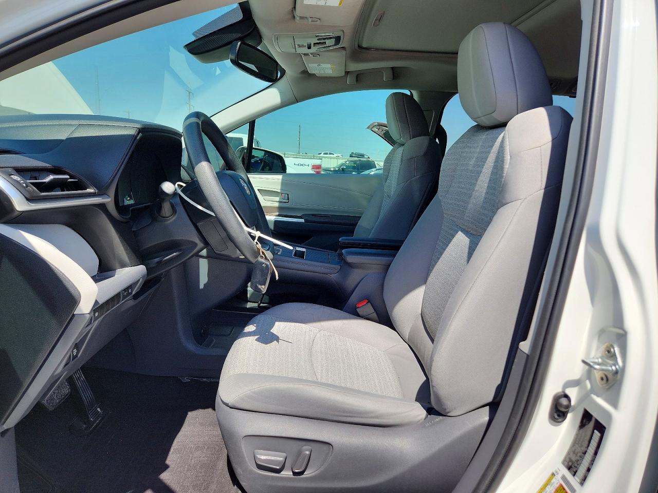 2021 TOYOTA SIENNA LE 8-PASSENGER photo 7