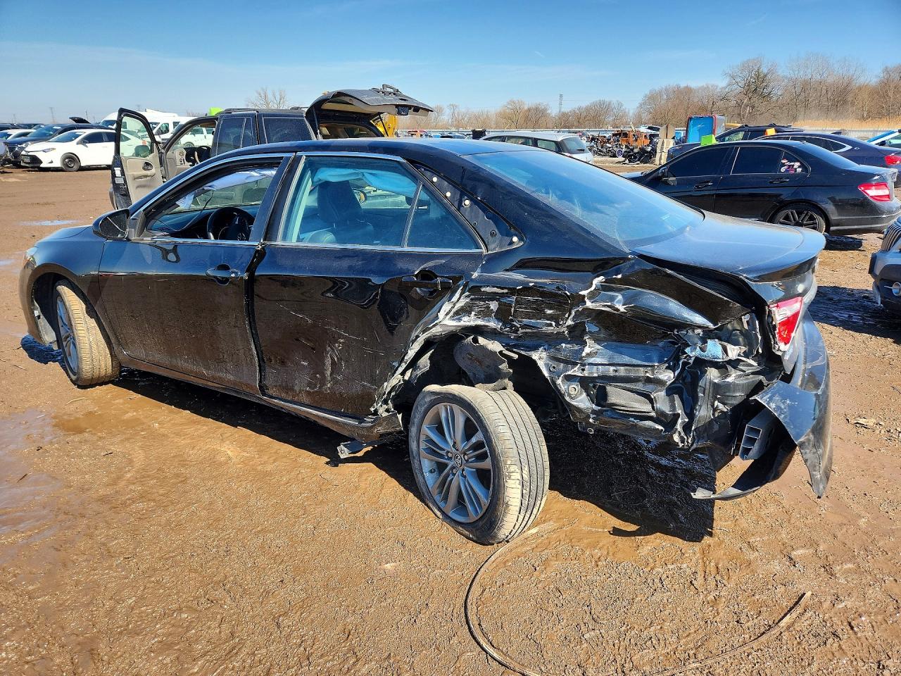 2015 TOYOTA CAMRY SE photo 2
