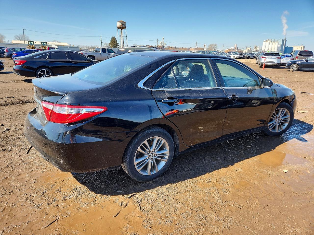 2015 TOYOTA CAMRY SE photo 3