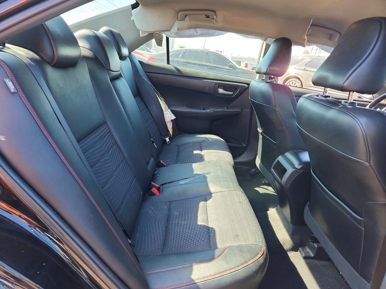 2015 TOYOTA CAMRY SE photo 10