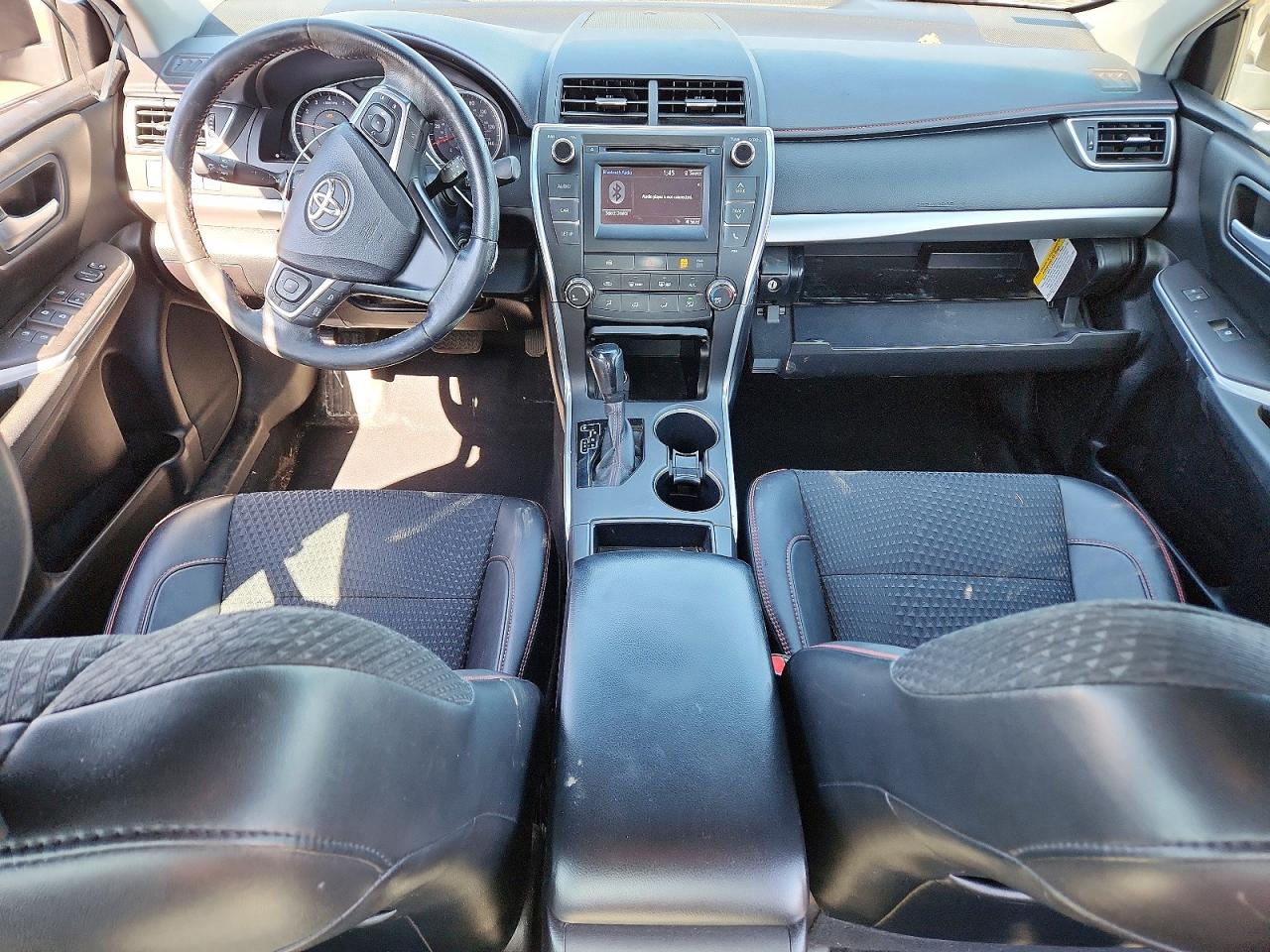 2015 TOYOTA CAMRY SE photo 8