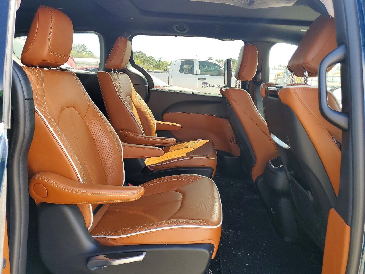 2025 CHRYSLER PACIFICA HYBRID PINNACLE photo 11