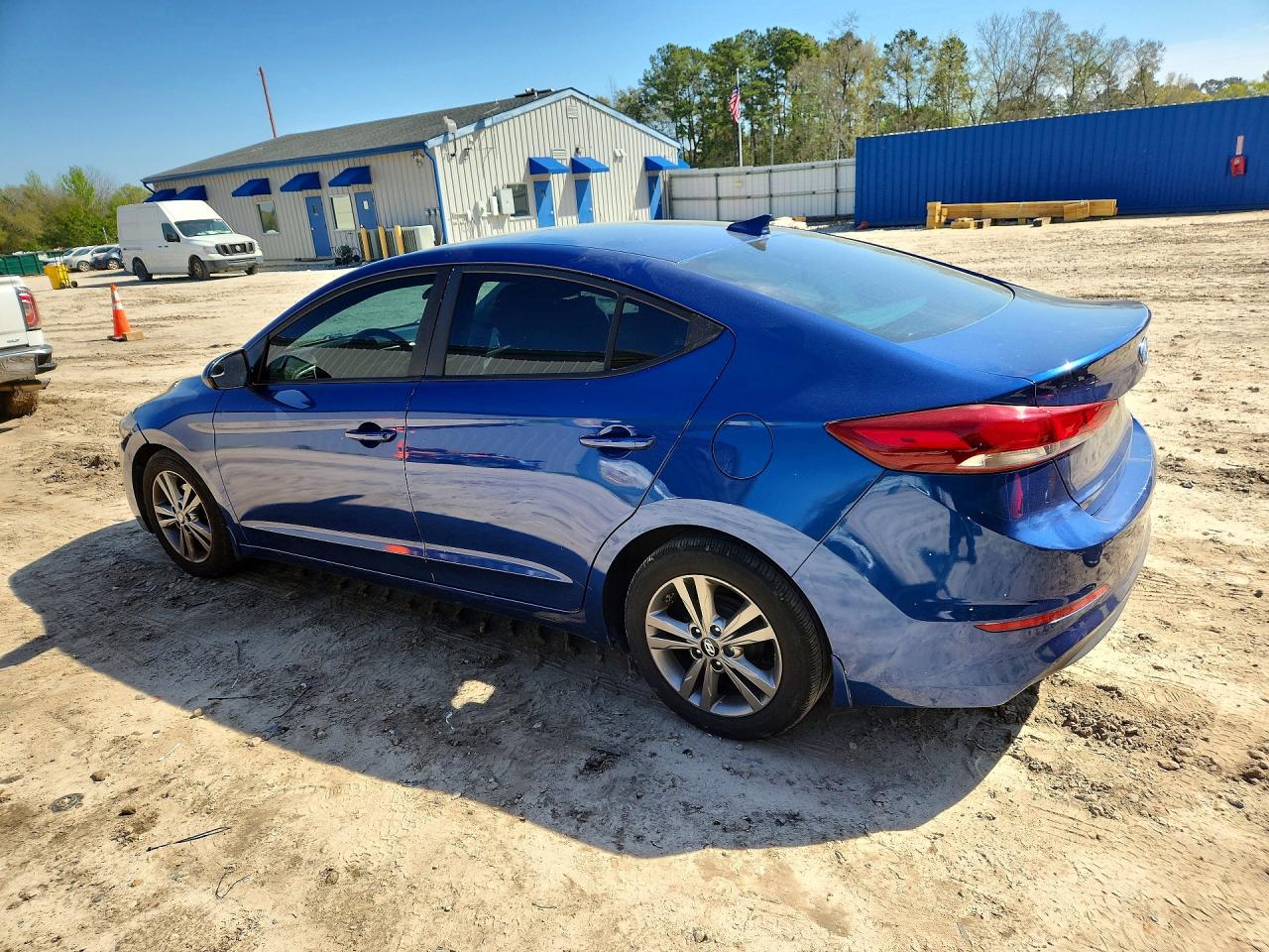 2017 HYUNDAI ELANTRA photo 2