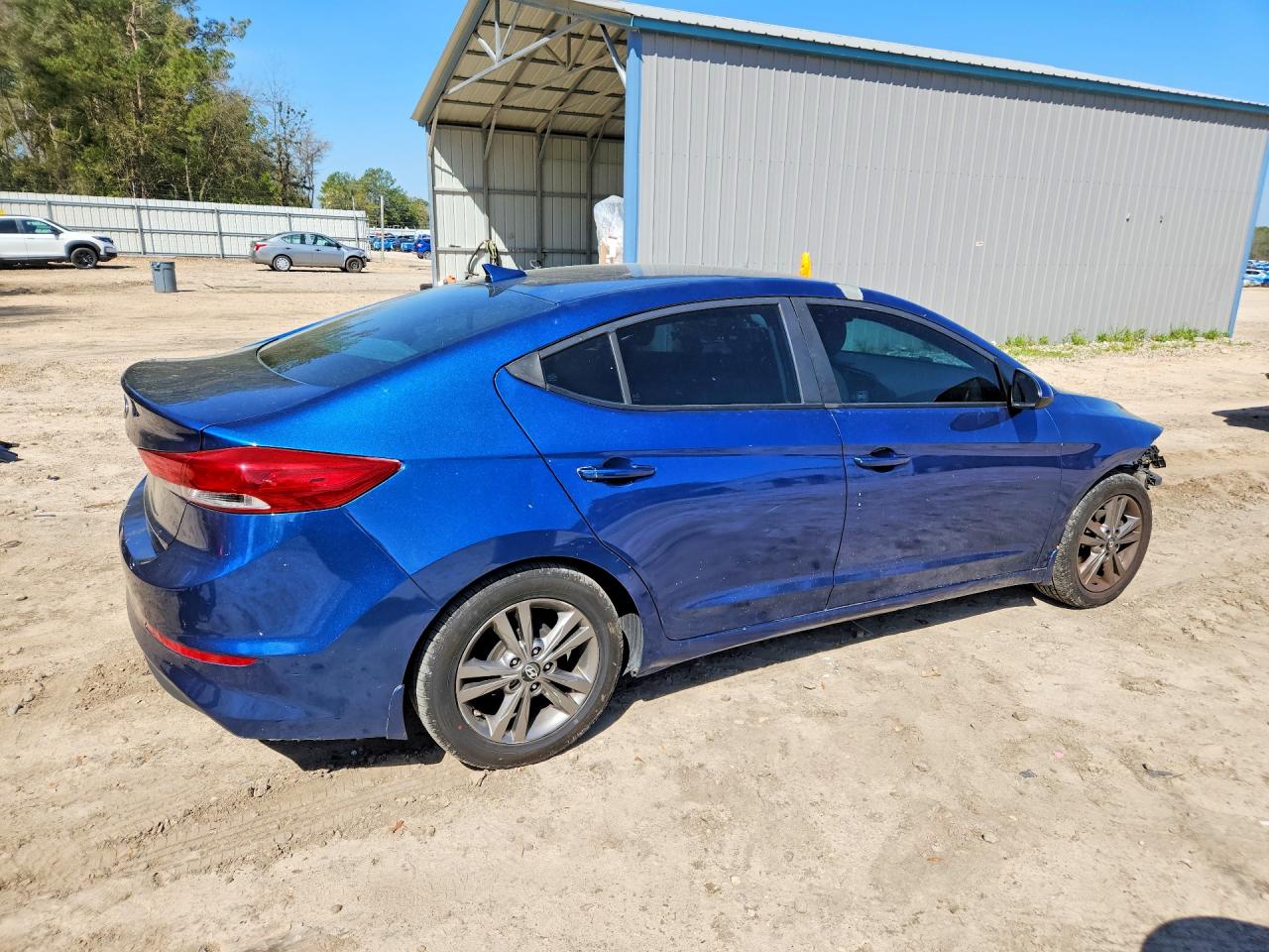 2017 HYUNDAI ELANTRA photo 3