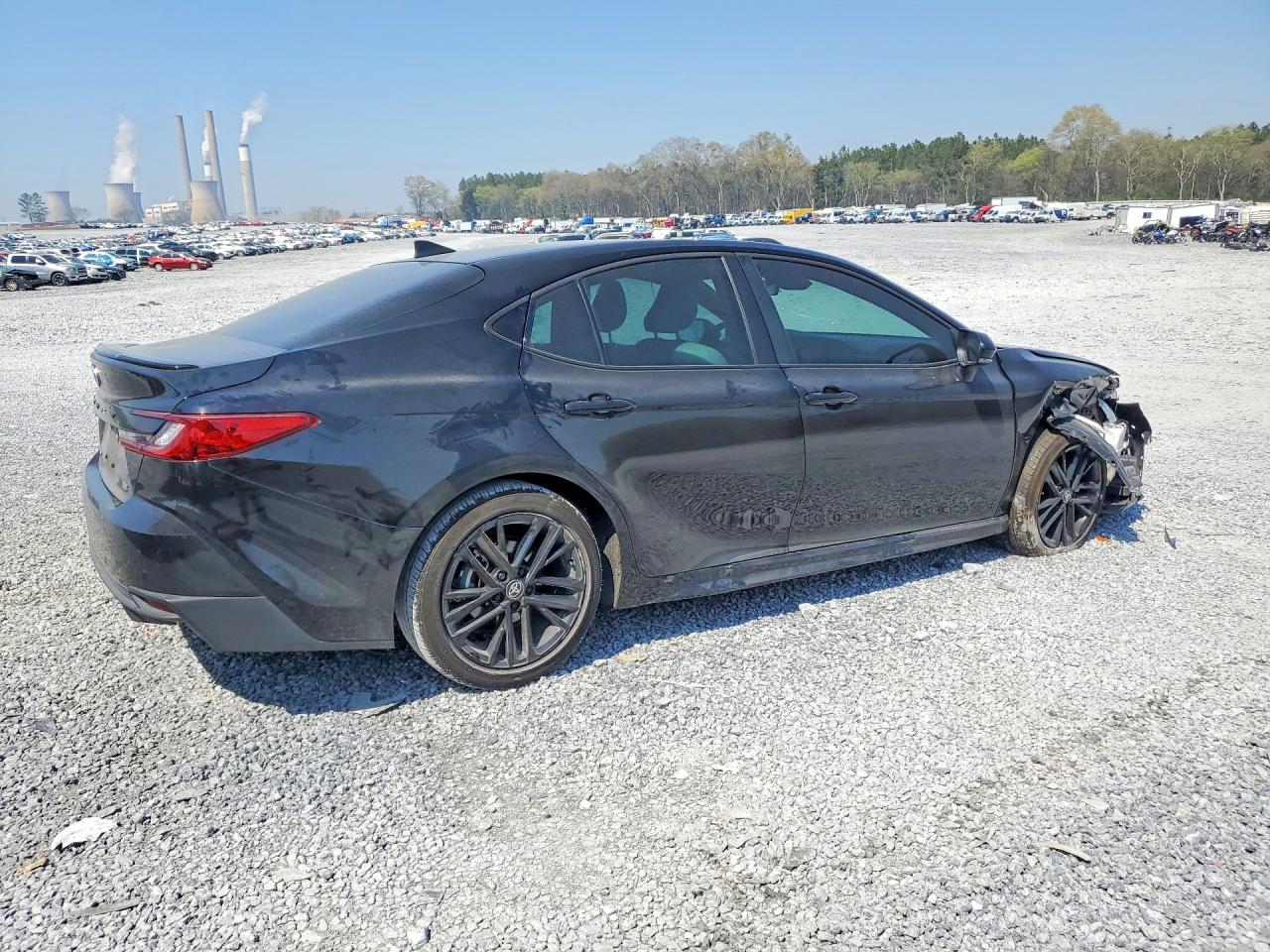 2025 TOYOTA CAMRY SE photo 3