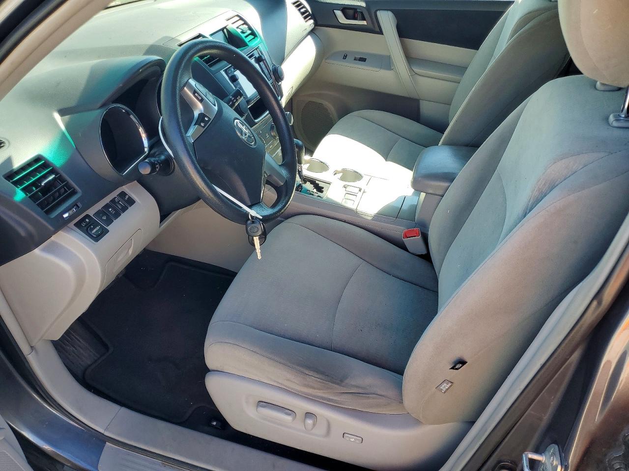 2013 TOYOTA HIGHLANDER PLUS photo 25