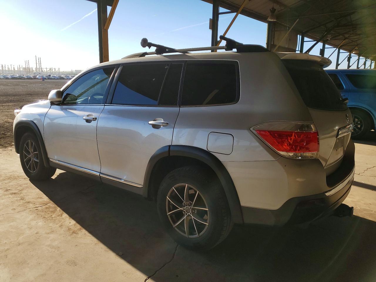2012 TOYOTA HIGHLANDER SE photo 2