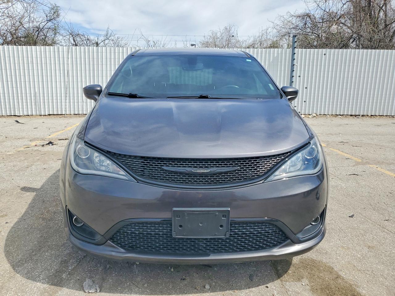 2019 CHRYSLER PACIFICA TOURING PLUS photo 9