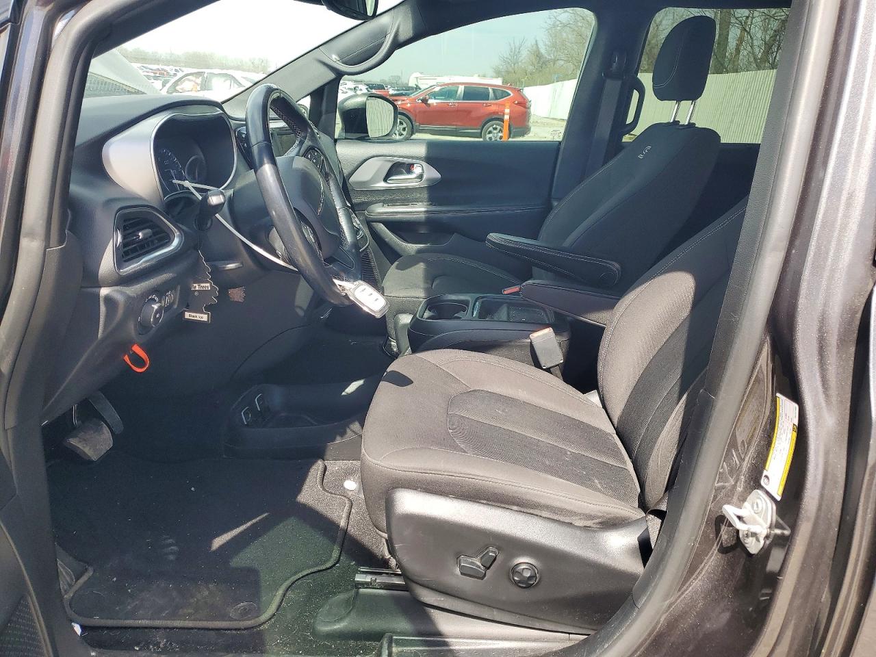 2019 CHRYSLER PACIFICA TOURING PLUS photo 13