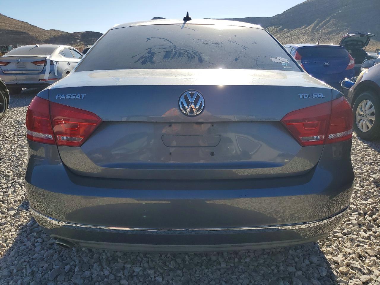 2015 VOLKSWAGEN PASSAT SEL photo 11
