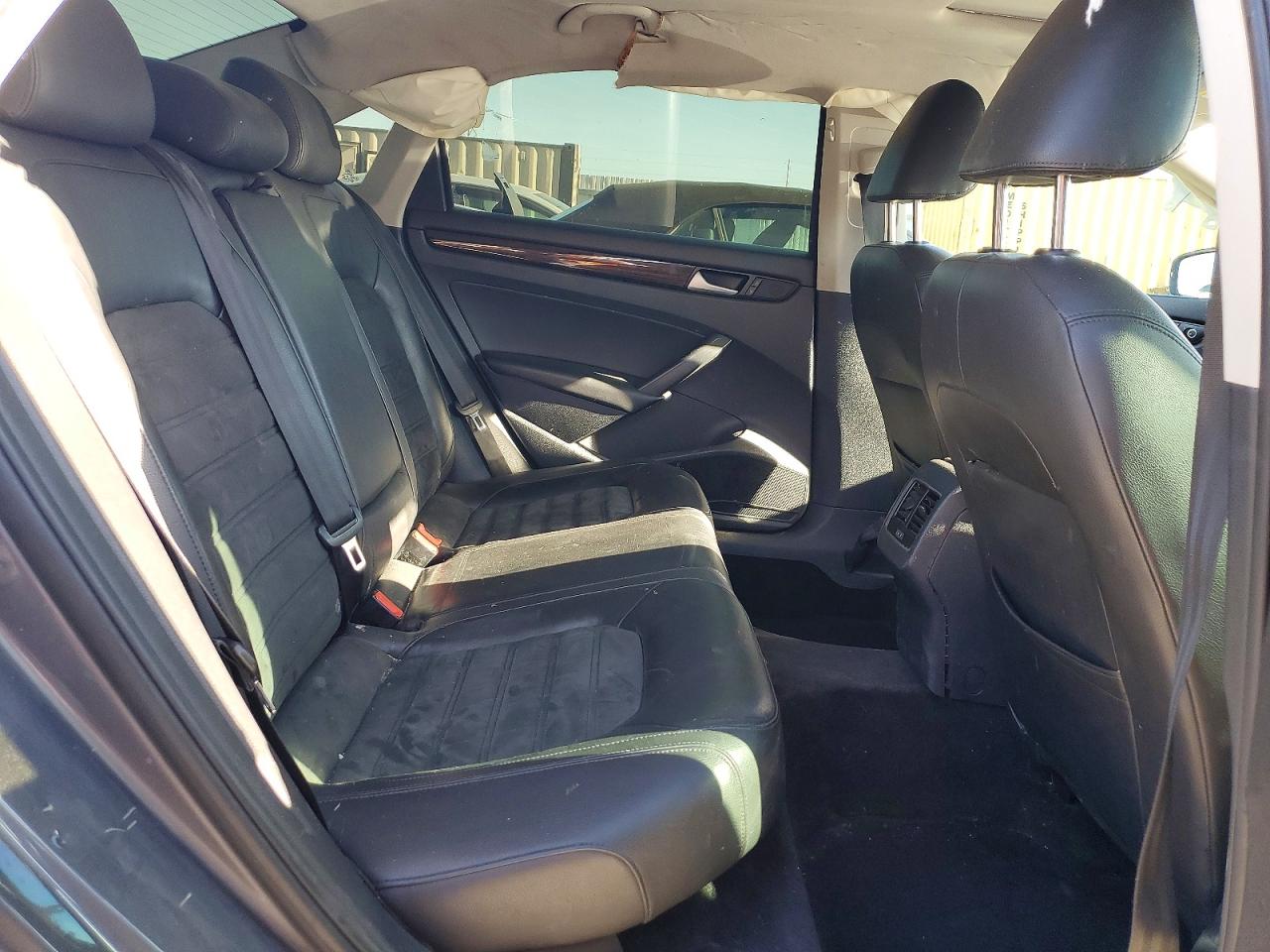 2015 VOLKSWAGEN PASSAT SEL photo 19