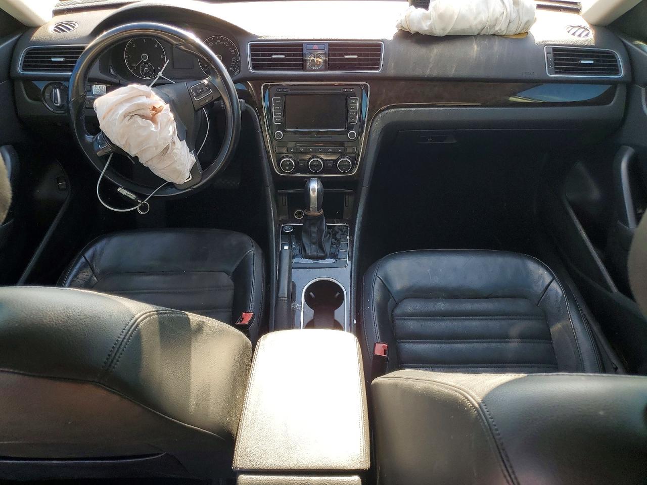 2015 VOLKSWAGEN PASSAT SEL photo 15