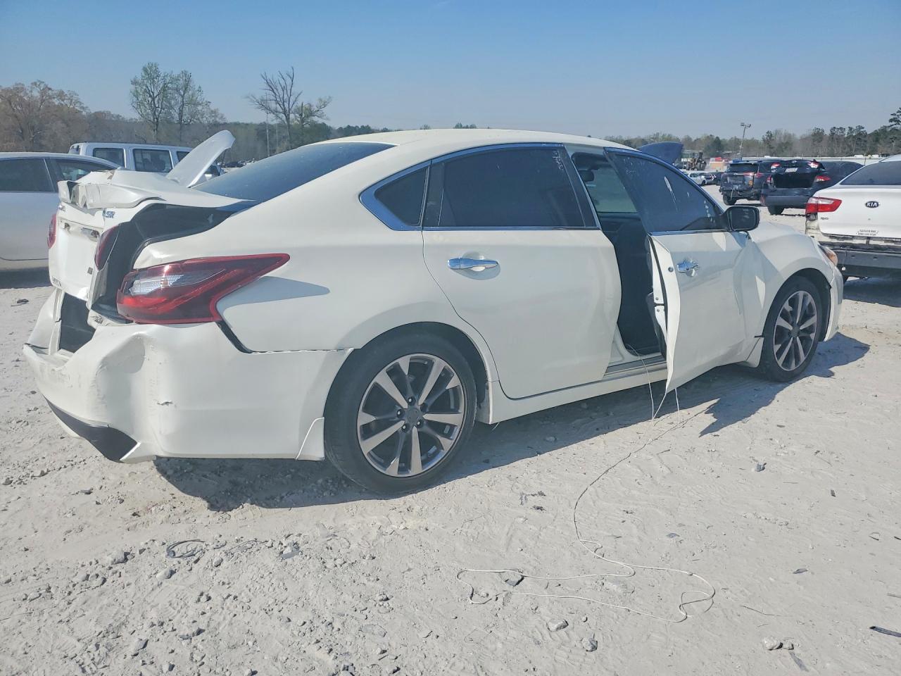 2017 NISSAN ALTIMA 2.5 SR photo 3