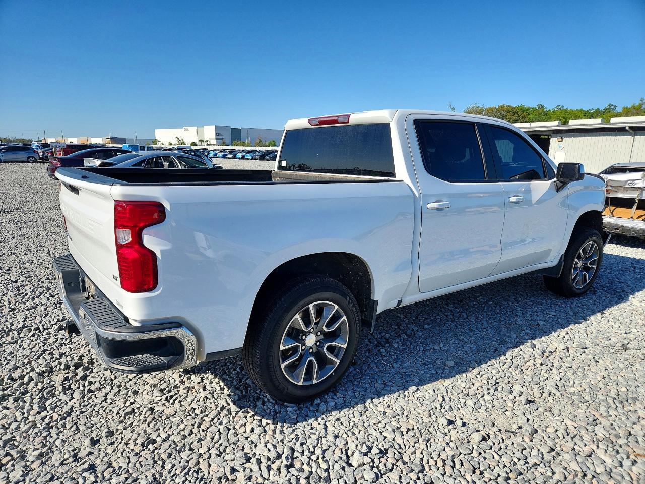 2023 CHEVROLET SILVERADO K1500 LT photo 3
