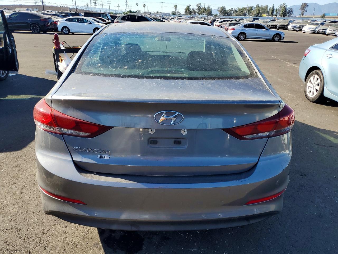 2018 HYUNDAI ELANTRA SE photo 11