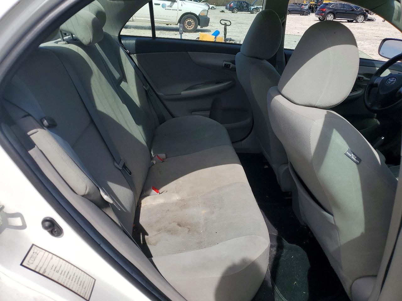 2013 TOYOTA COROLLA LE photo 28