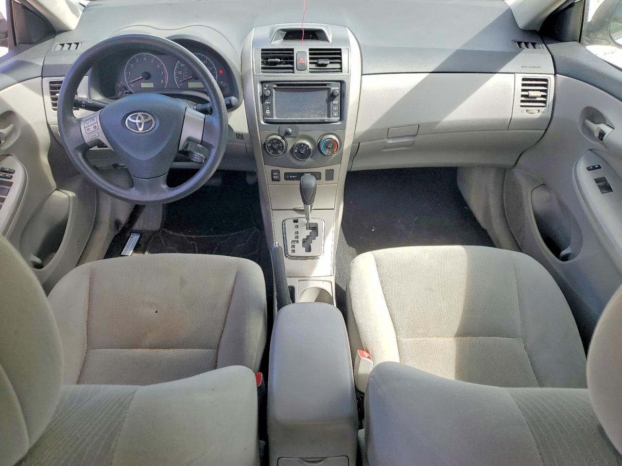 2013 TOYOTA COROLLA LE photo 22