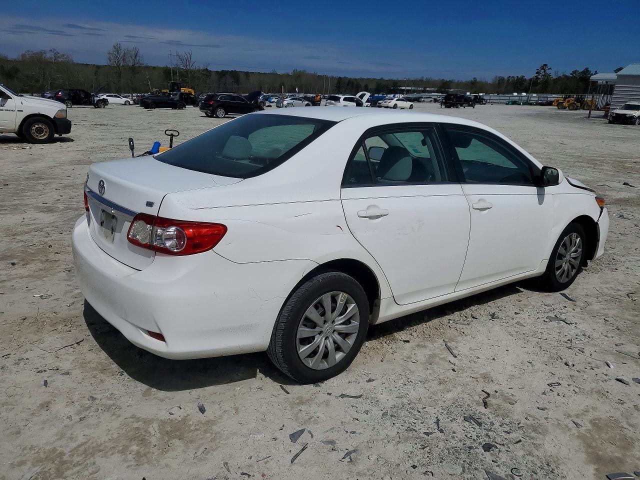 2013 TOYOTA COROLLA LE photo 7