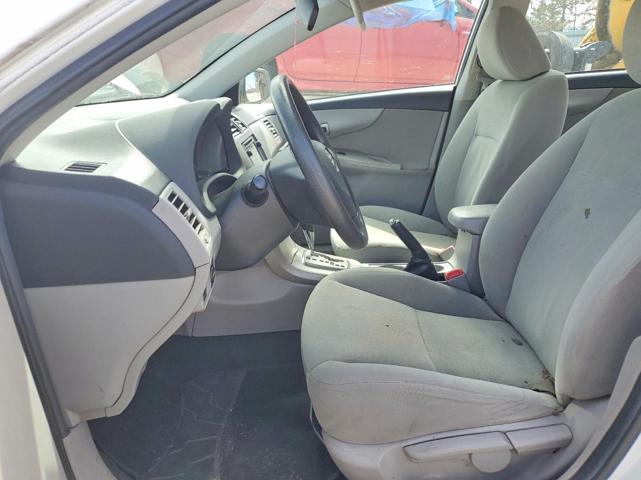 2013 TOYOTA COROLLA LE photo 19