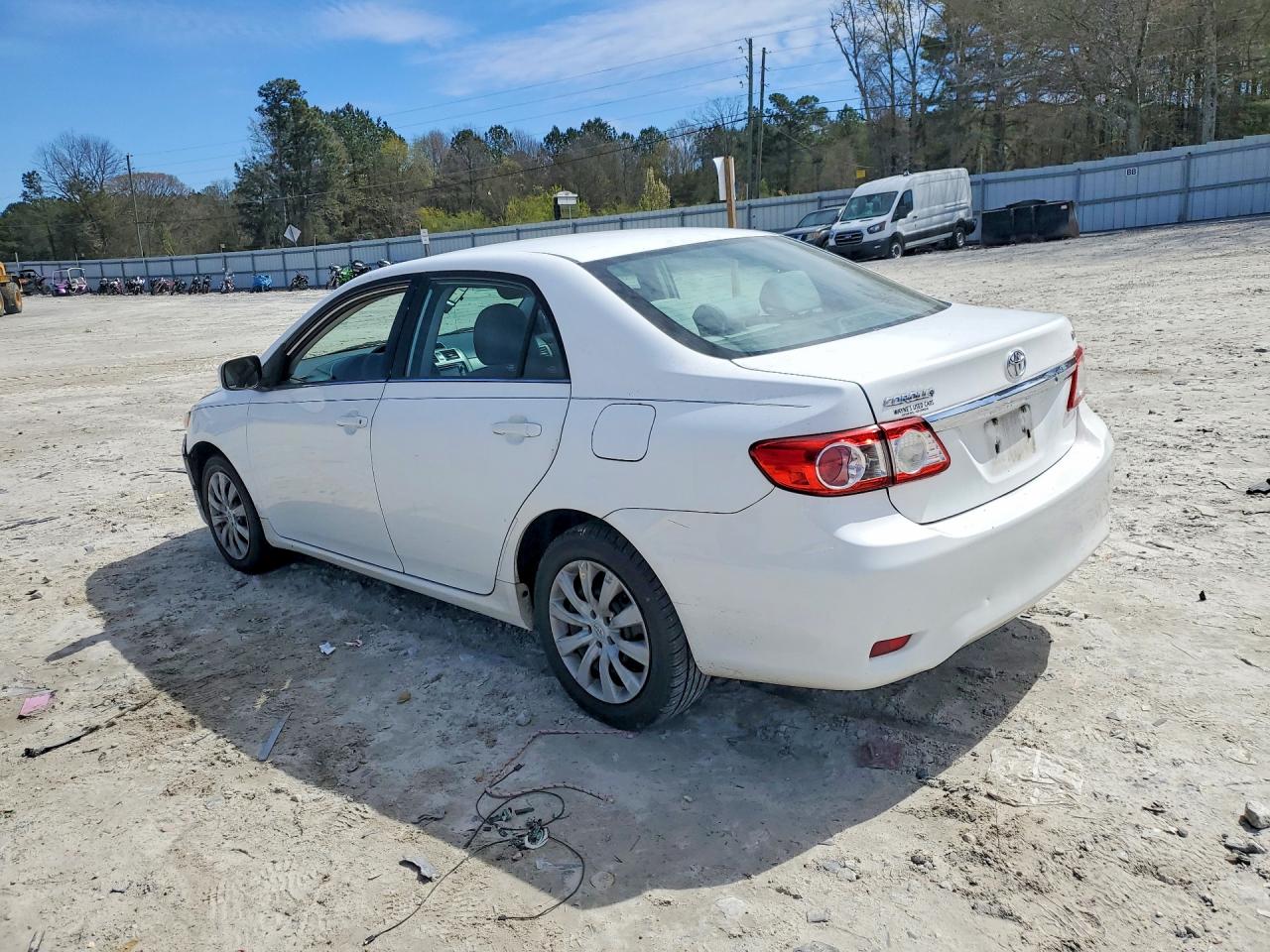 2013 TOYOTA COROLLA LE photo 4