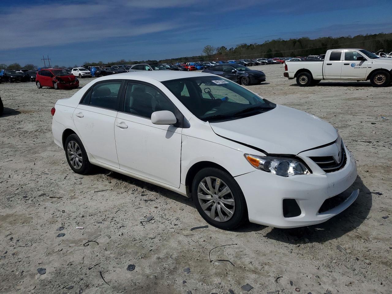2013 TOYOTA COROLLA LE photo 10
