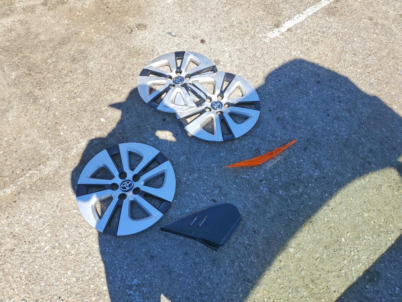 2017 TOYOTA PRIUS TWO photo 23