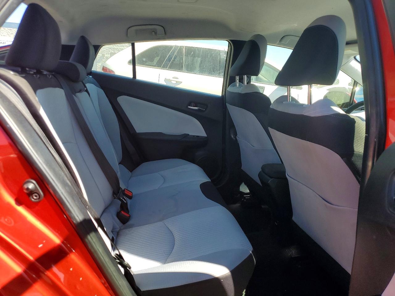 2017 TOYOTA PRIUS TWO photo 19