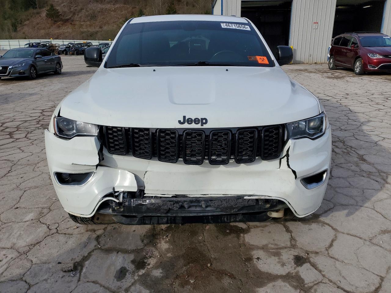 2019 JEEP GRAND CHEROKEE LAREDO photo 9