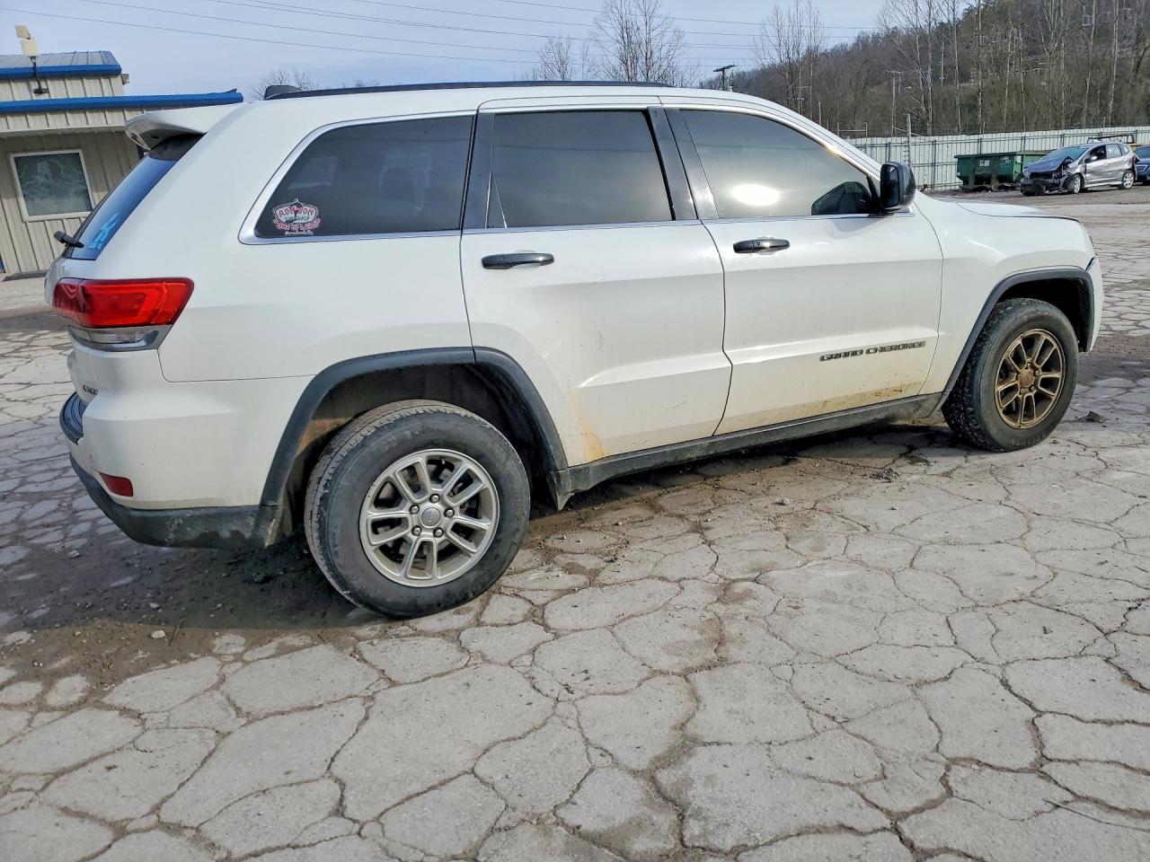 2019 JEEP GRAND CHEROKEE LAREDO photo 5