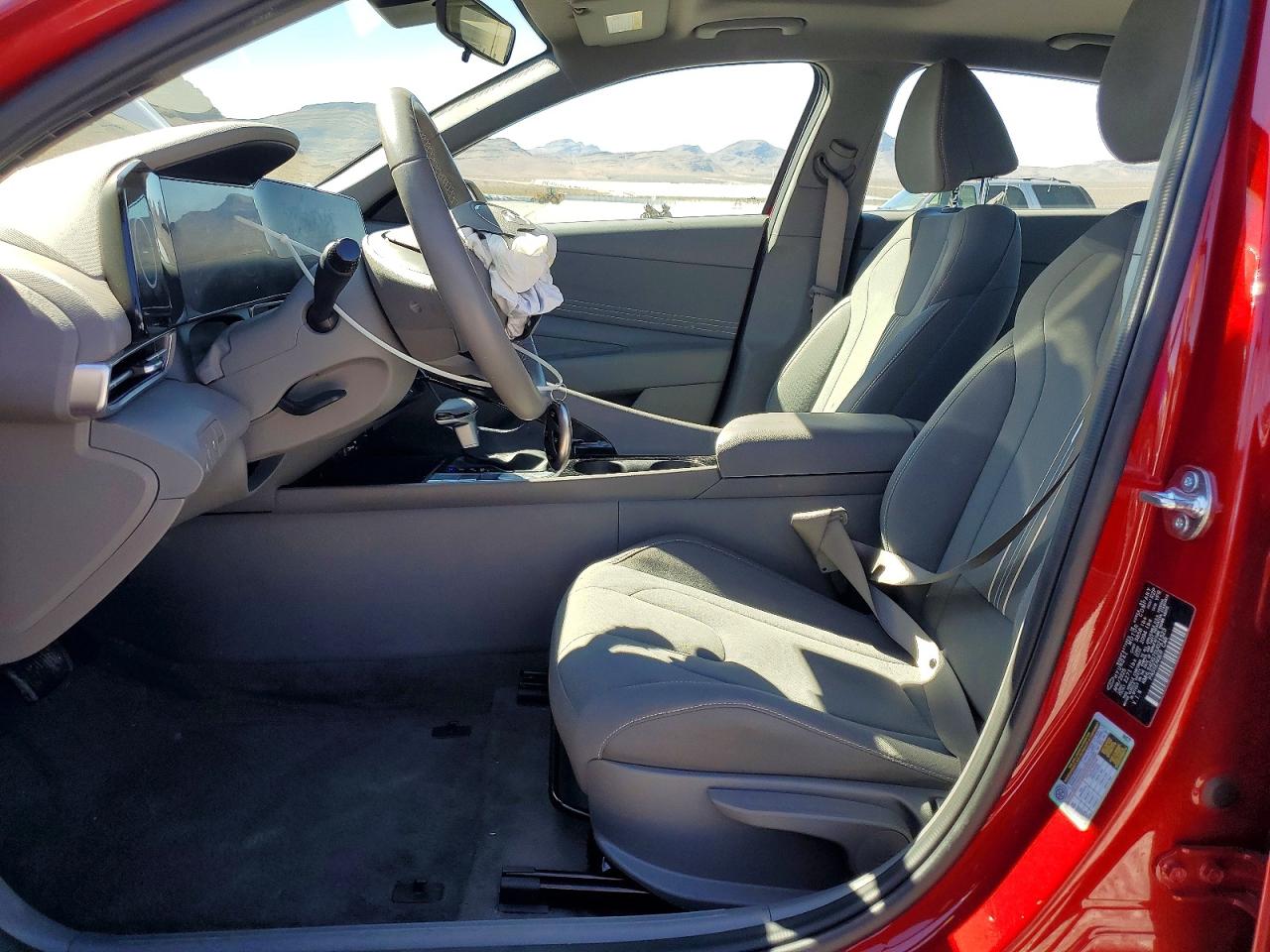 2025 HYUNDAI ELANTRA SEL CONVENIENCE photo 13