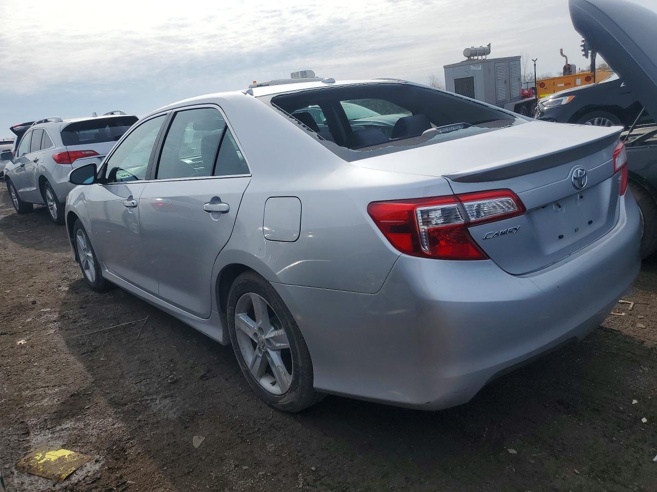 2012 TOYOTA CAMRY SE photo 2