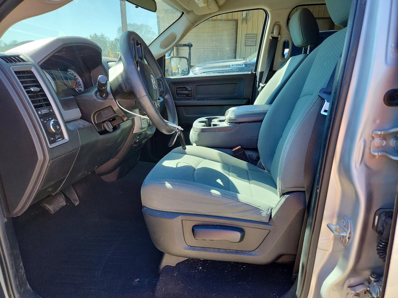 2017 RAM 1500 ST photo 19