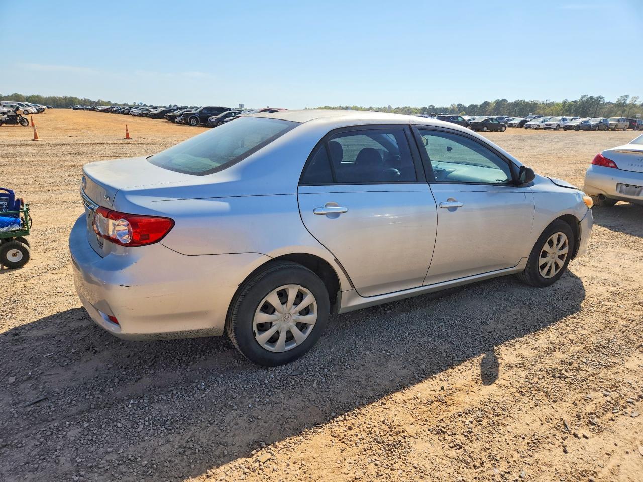 2011 TOYOTA COROLLA LE photo 3