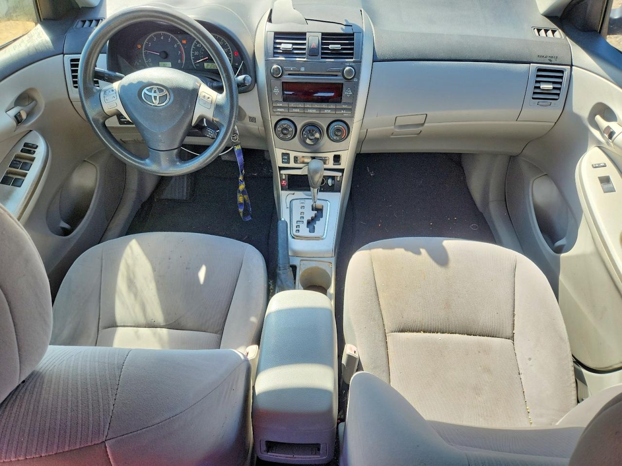 2011 TOYOTA COROLLA LE photo 8