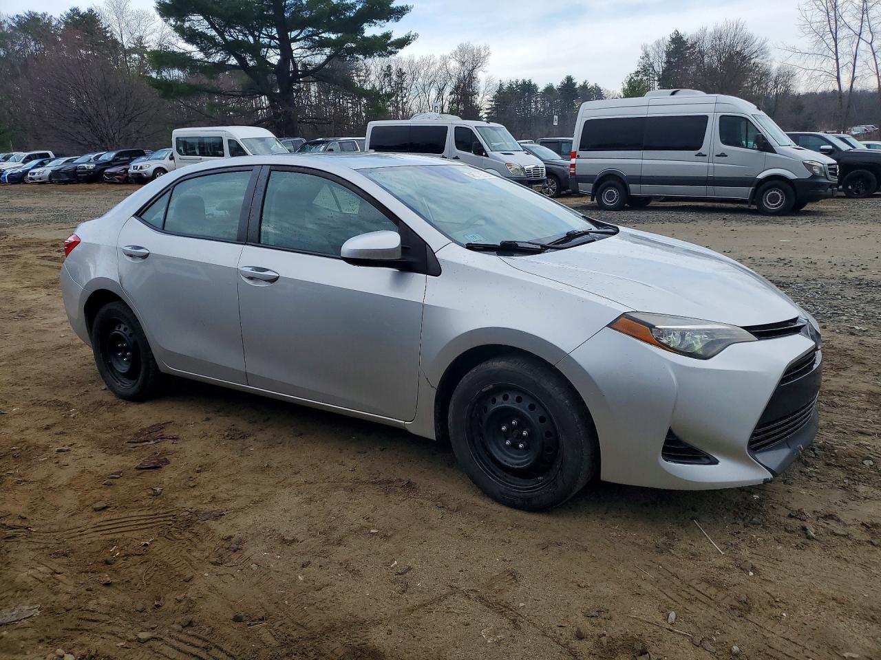 2017 TOYOTA COROLLA LE photo 10
