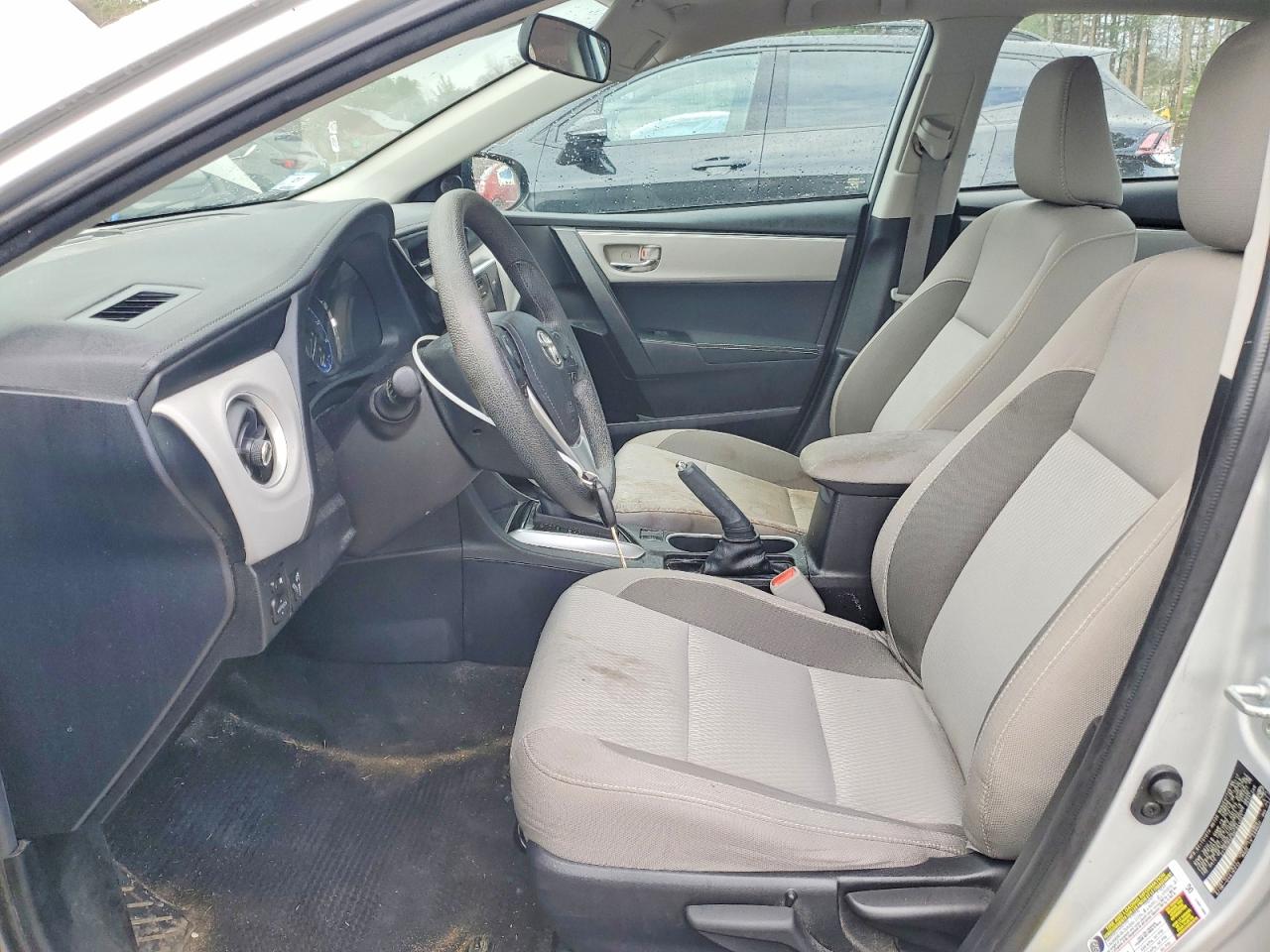 2017 TOYOTA COROLLA LE photo 19