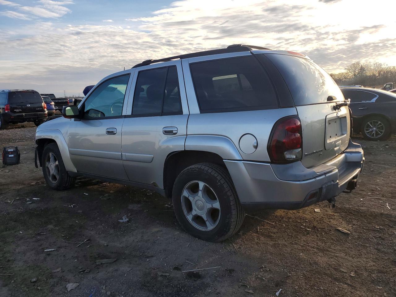 2005 CHEVROLET TRAILBLAZER LS photo 2