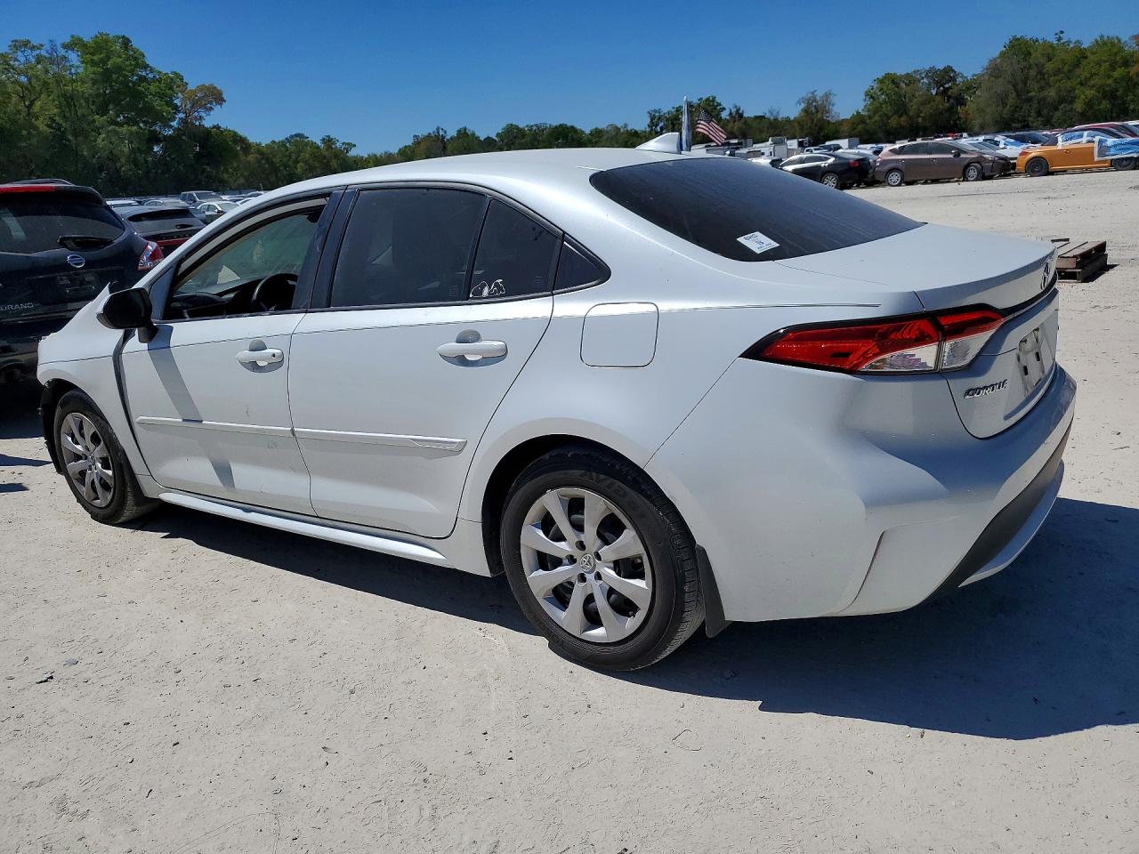2022 TOYOTA COROLLA LE photo 3