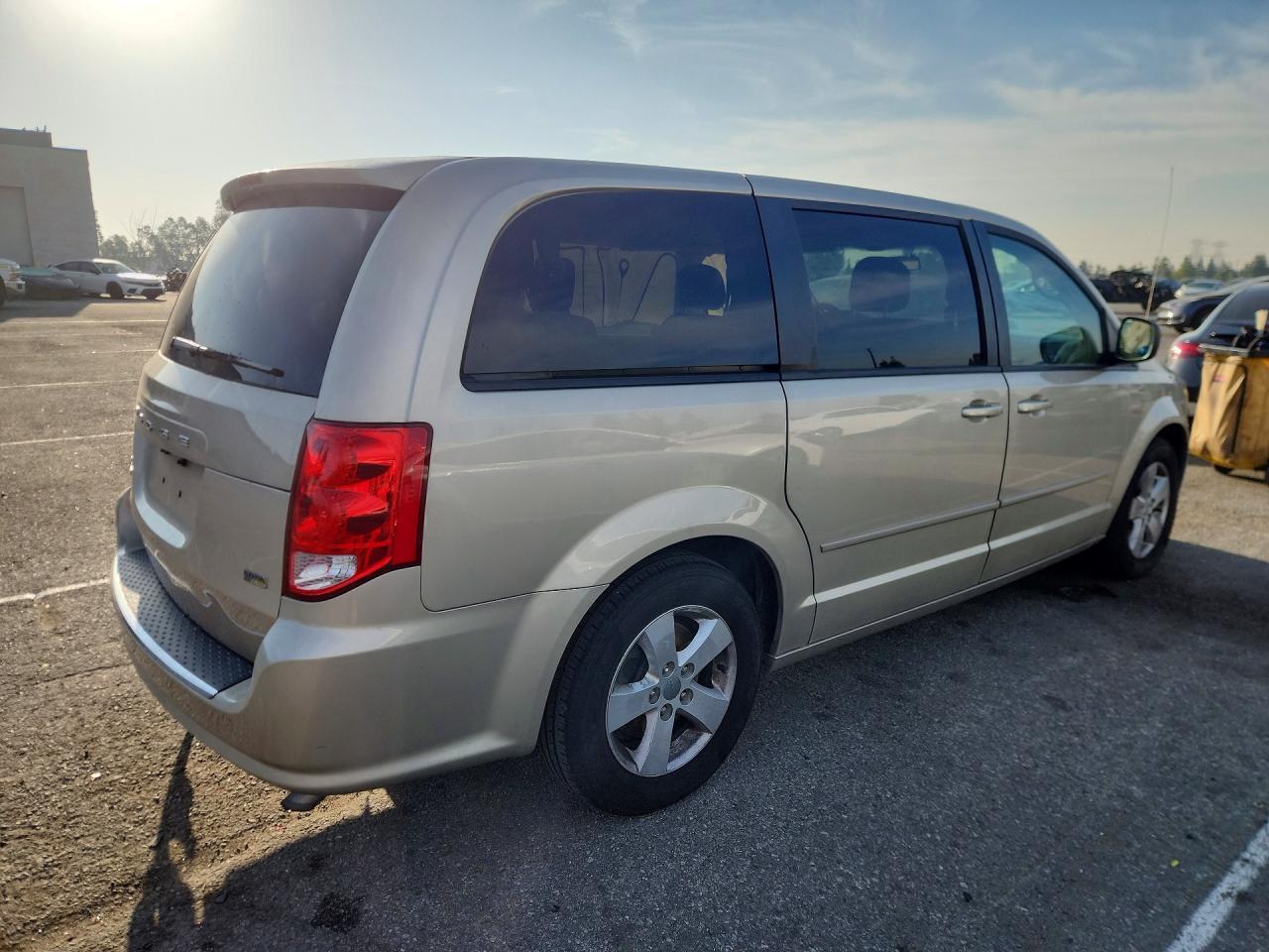 2013 DODGE GRAND CARAVAN SE photo 5