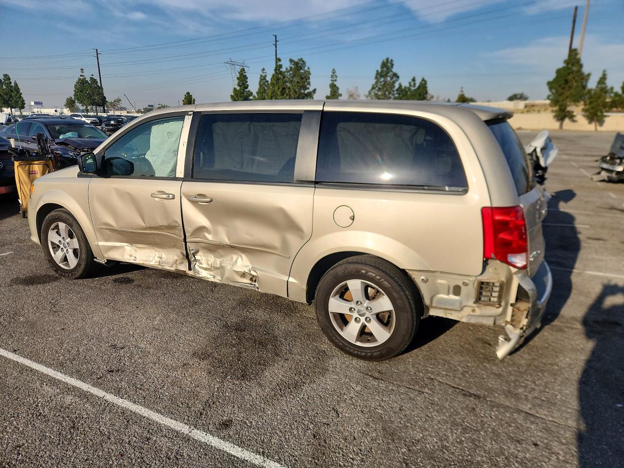 2013 DODGE GRAND CARAVAN SE photo 3