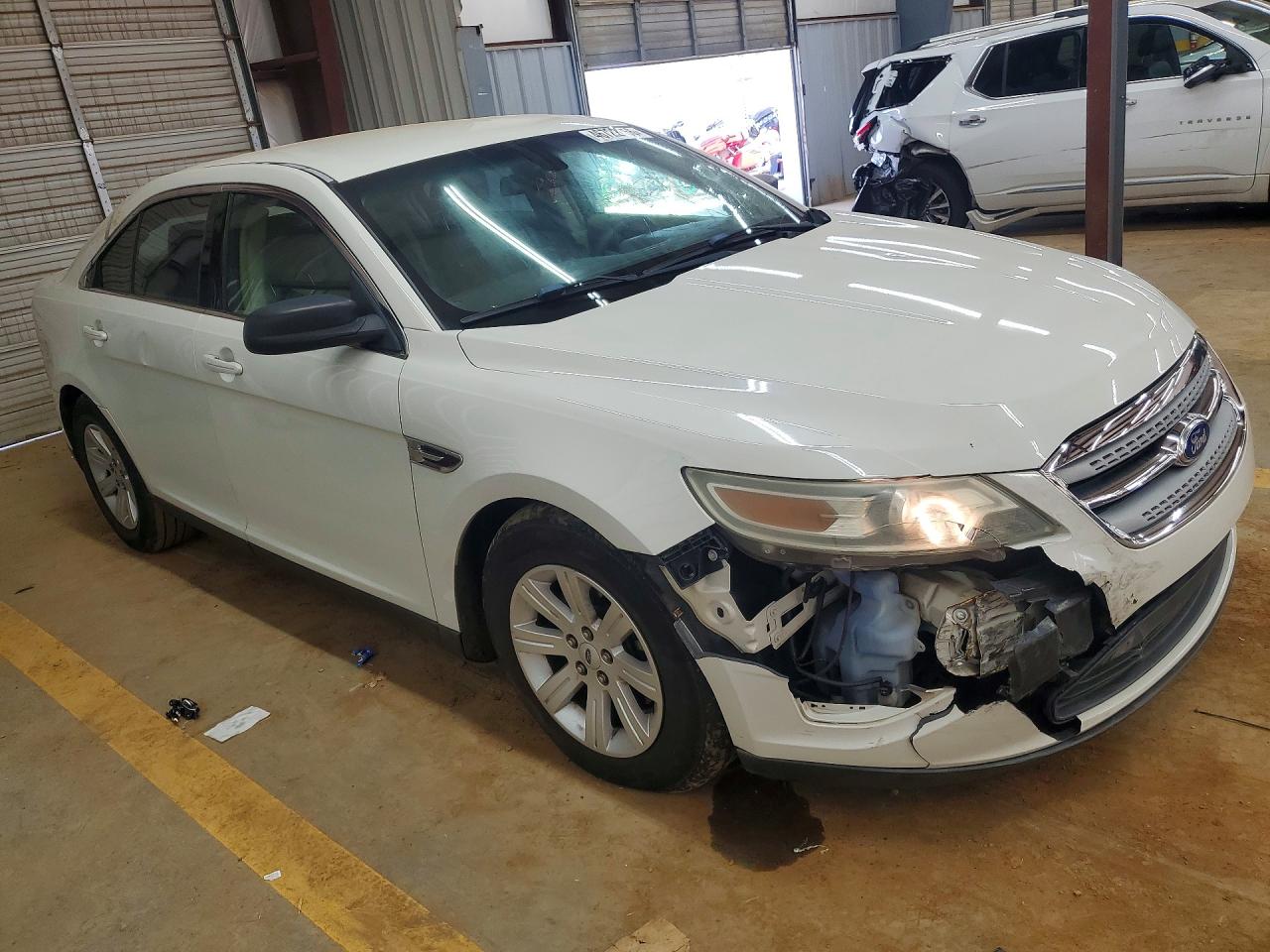 2011 FORD TAURUS SE photo 4