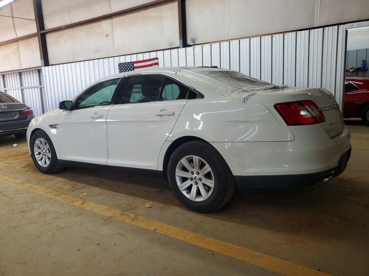 2011 FORD TAURUS SE photo 2